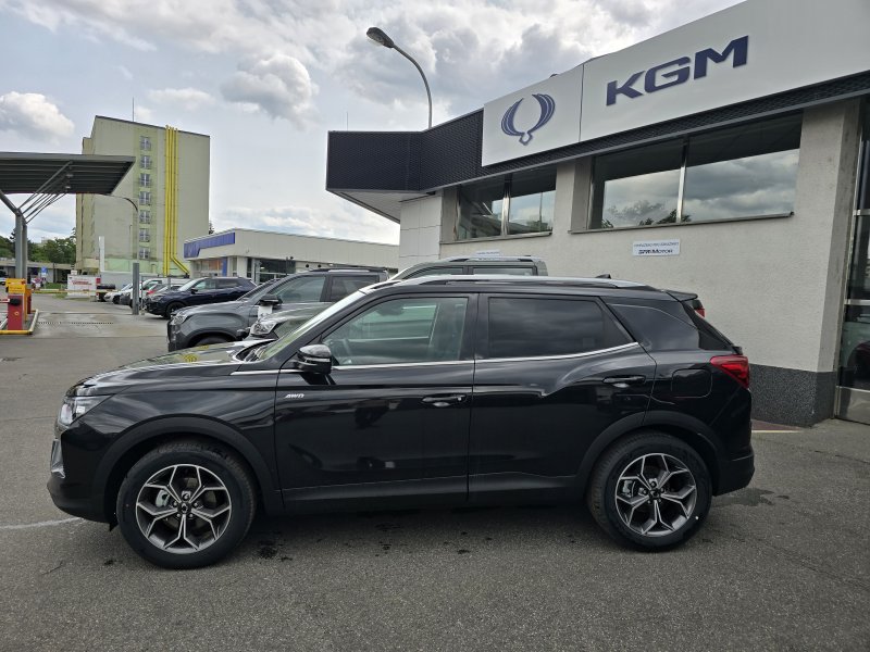 Korando 1.5Turbo Style+ AT Černá/černý 468