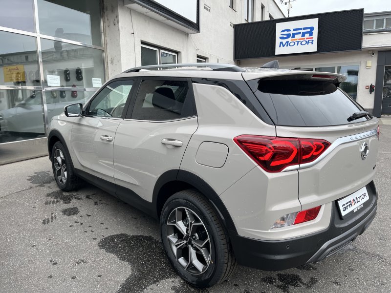 Korando 1.5Turbo Style+ AT Latte/černý 471