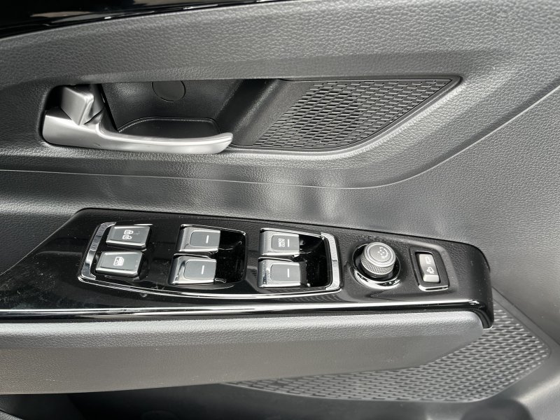 Korando 1.5Turbo Style+ AT Latte/černý 471