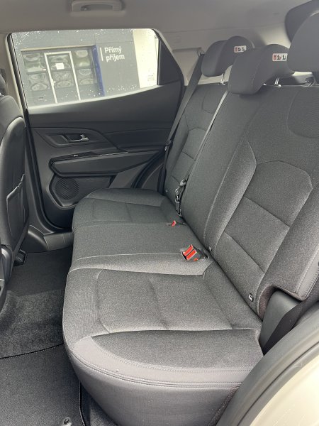 Korando 1.5Turbo Style+ AT Latte/černý 471