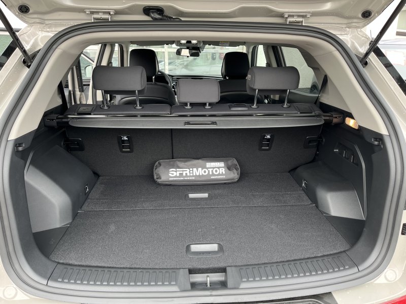 Korando 1.5Turbo Style+ AT Latte/černý 471