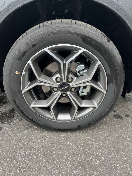 Korando 1.5Turbo Style+ AT Latte/černý 471