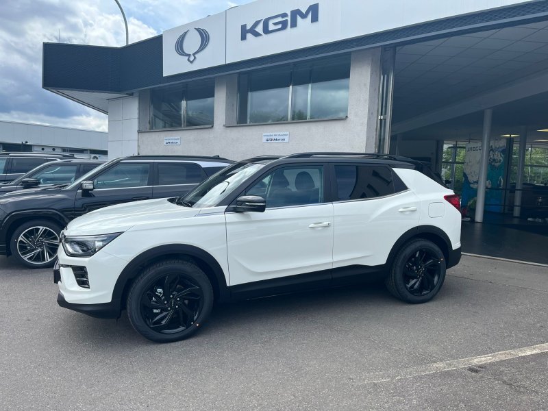Korando 1.5Turbo Style+ MT BE Bílá/černý     481
