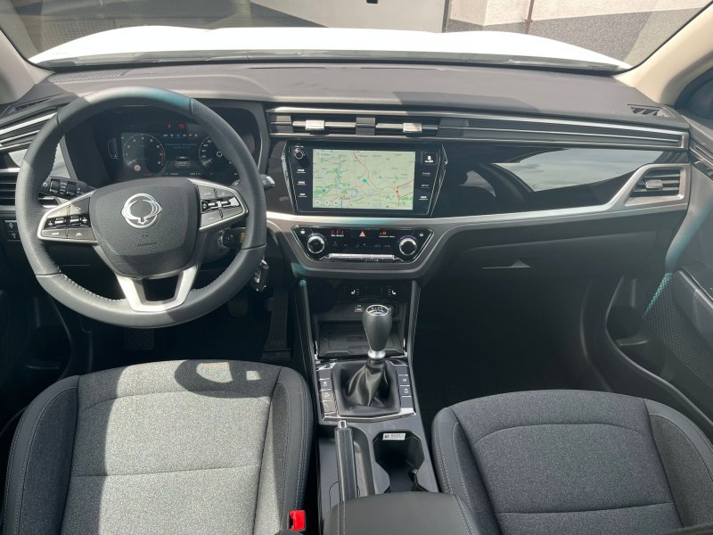Korando 1.5Turbo Style+ MT BE Bílá/černý     481