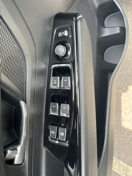 Korando 1.5Turbo Style+ MT BE Bílá/černý     481