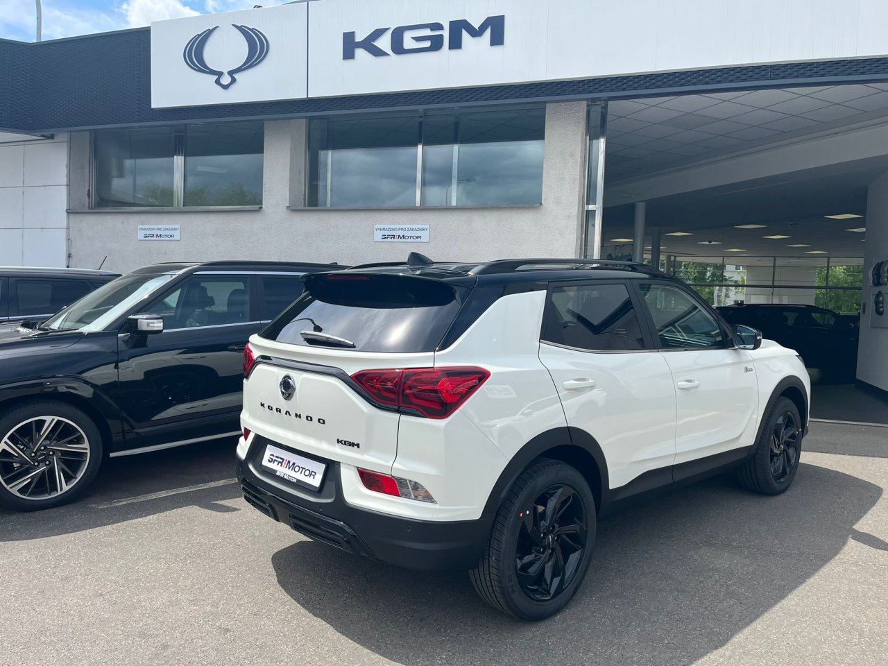 Korando 1.5Turbo Style+ MT BE Bílá/černý     481