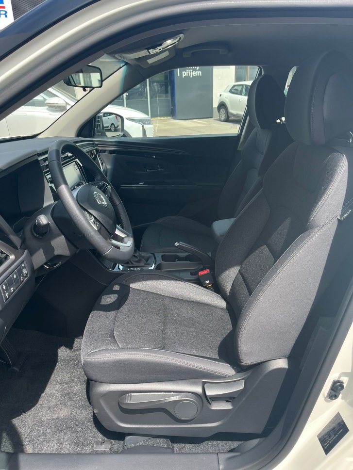 Korando 1.5Turbo Style+ MT BE Bílá/černý     481