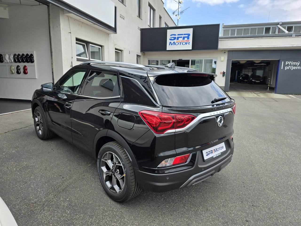 Korando 1.5Turbo Style+ AT Černá/černý 55704