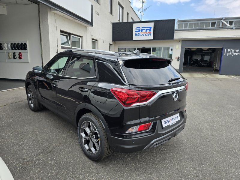 Korando 1.5Turbo Style+ AT Černá/černý 55704