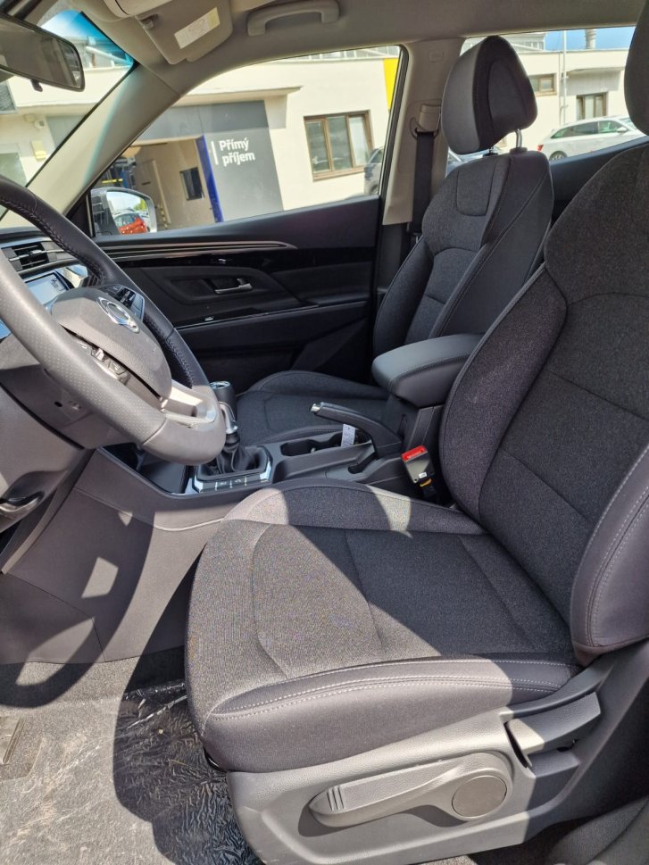 Korando 1.5Turbo Style MT Černý/Bílá - 2026 NOVÝ - 490