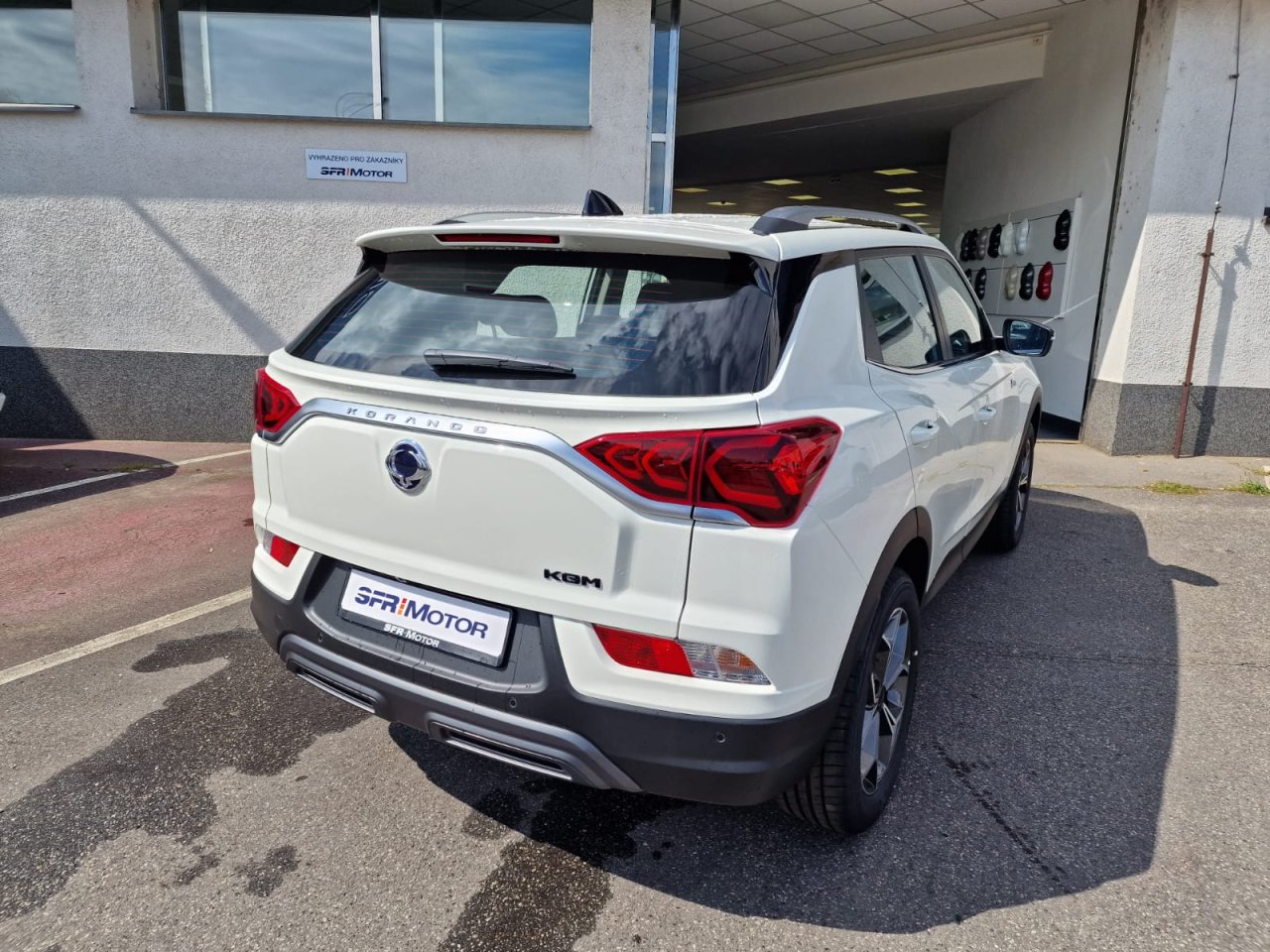 Korando 1.5Turbo Style MT Černý/Bílá - 2026 NOVÝ - 490