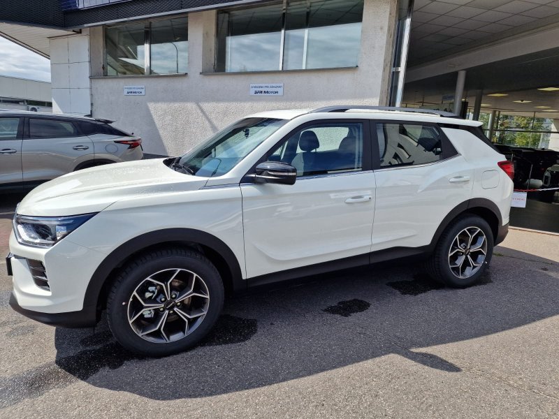 Korando 1.5Turbo Style MT Černý/Bílá - 2026 NOVÝ - 490