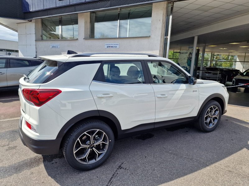 Korando 1.5Turbo Style MT Černý/Bílá - 2026 NOVÝ - 490