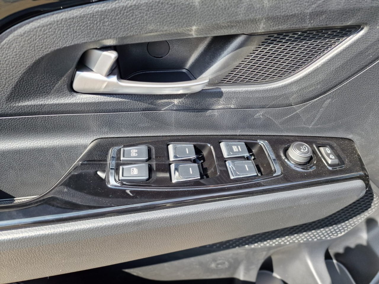 Korando 1.5Turbo Style MT Černý/Bílá - 2026 NOVÝ - 490