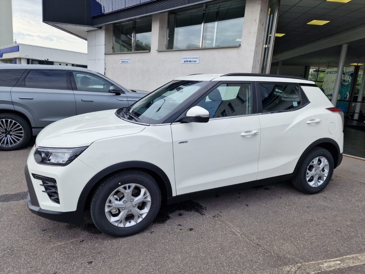 Tivoli 1.5Turbo Style AT 4x4 Bílá/černý 492