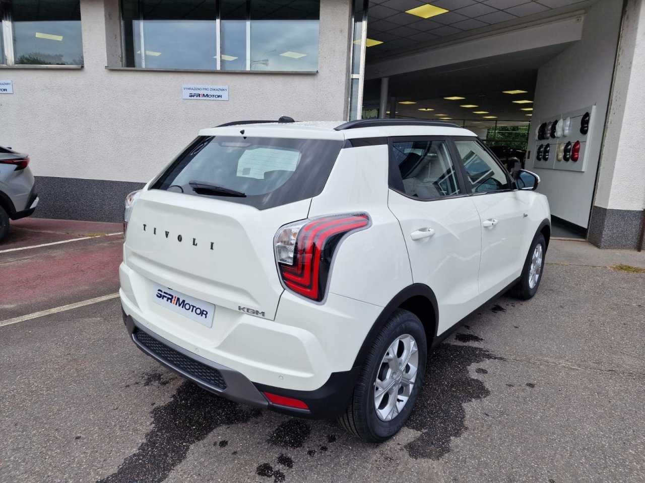 Tivoli 1.5Turbo Style AT 4x4 Bílá/černý 492