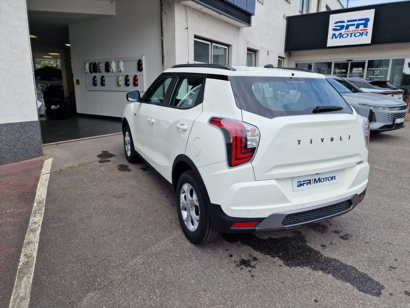 Tivoli 1.5Turbo Style AT 4x4 Bílá/černý 492