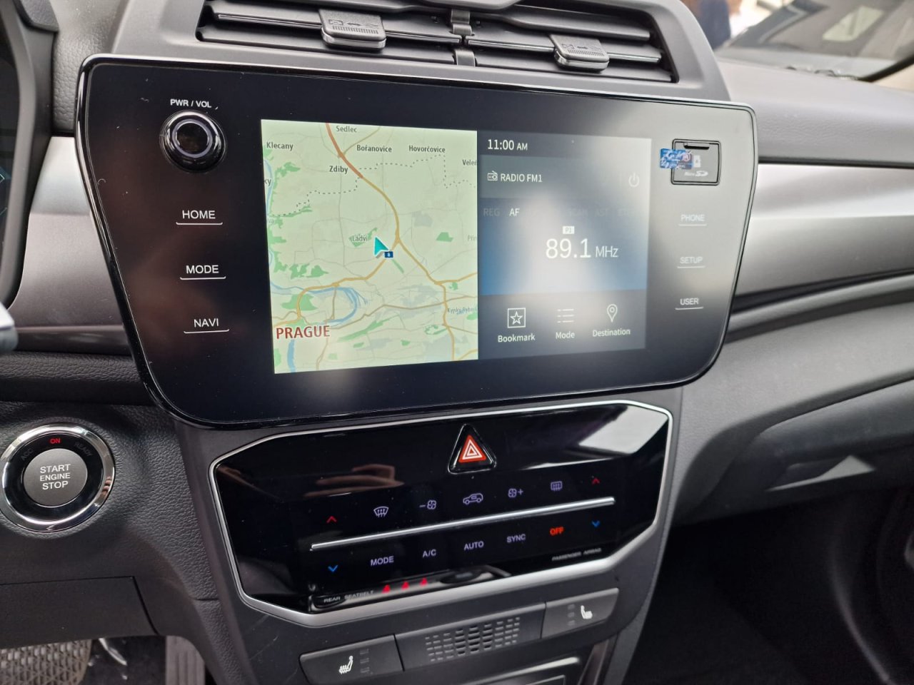 Tivoli 1.5Turbo Style AT 4x4 Bílá/černý 492