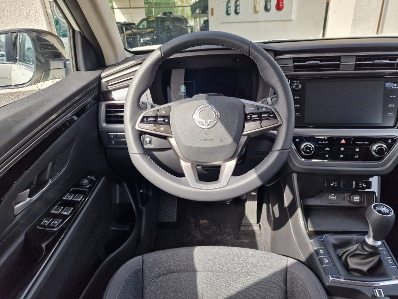 Korando 1.5Turbo Style MT Černý/Bílá - 2026 NOVÝ - 490