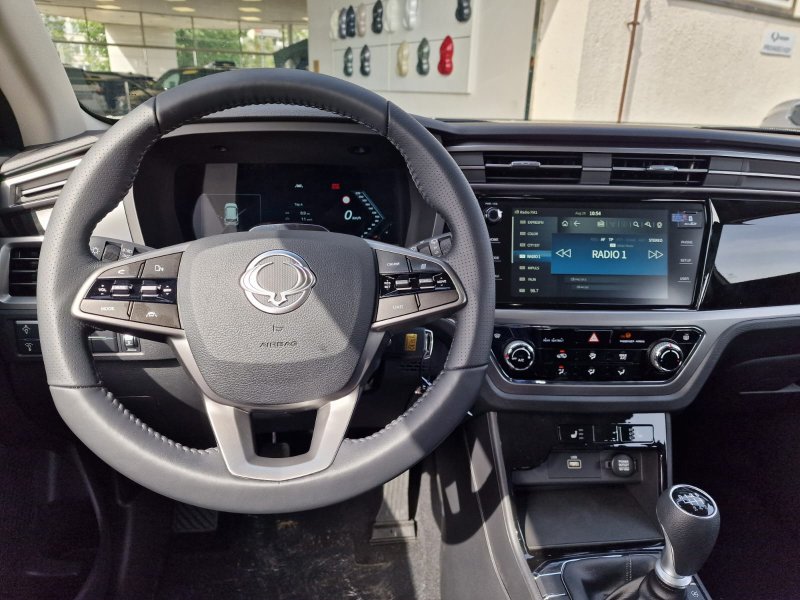 Korando 1.5Turbo Style MT Černý/Bílá - 2026 NOVÝ - 490